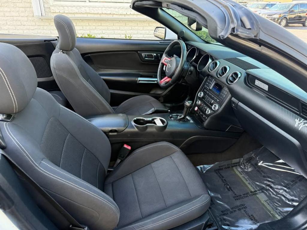 2015 Ford Mustang V6 - Photo 6