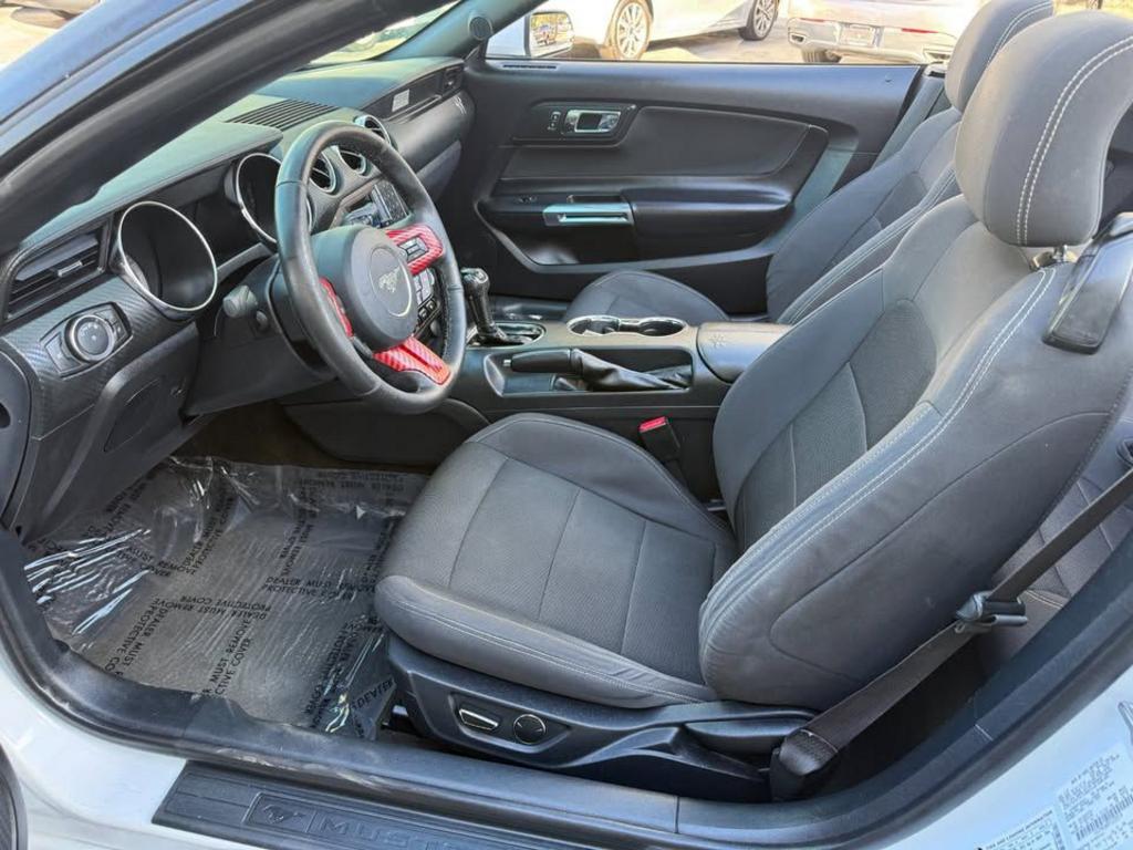 2015 Ford Mustang V6 - Photo 7